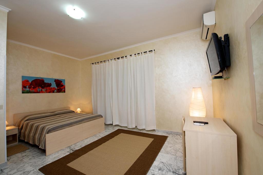 Guesthouse Holiday And Rom Exterior foto